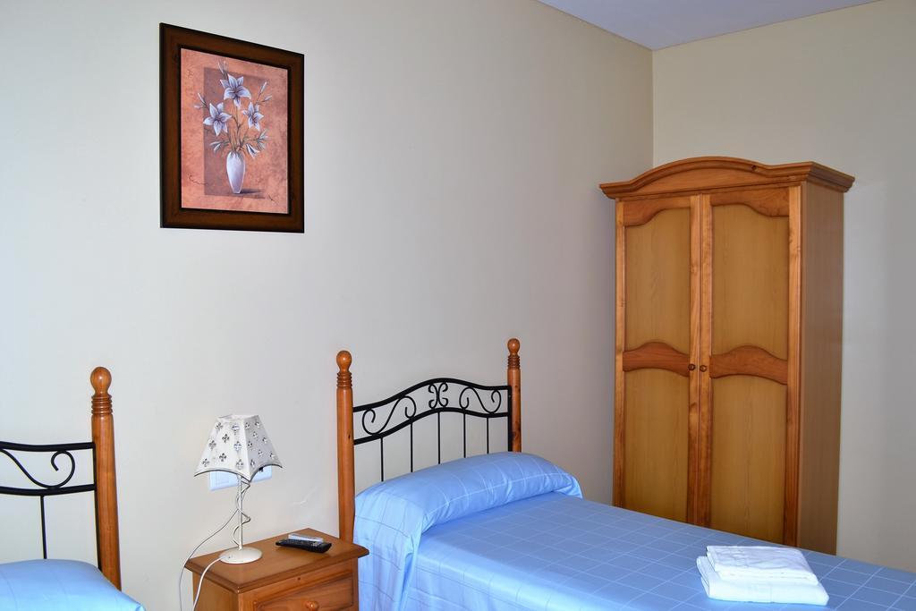 Hostal La Encina El Real de la Jara Екстер'єр фото