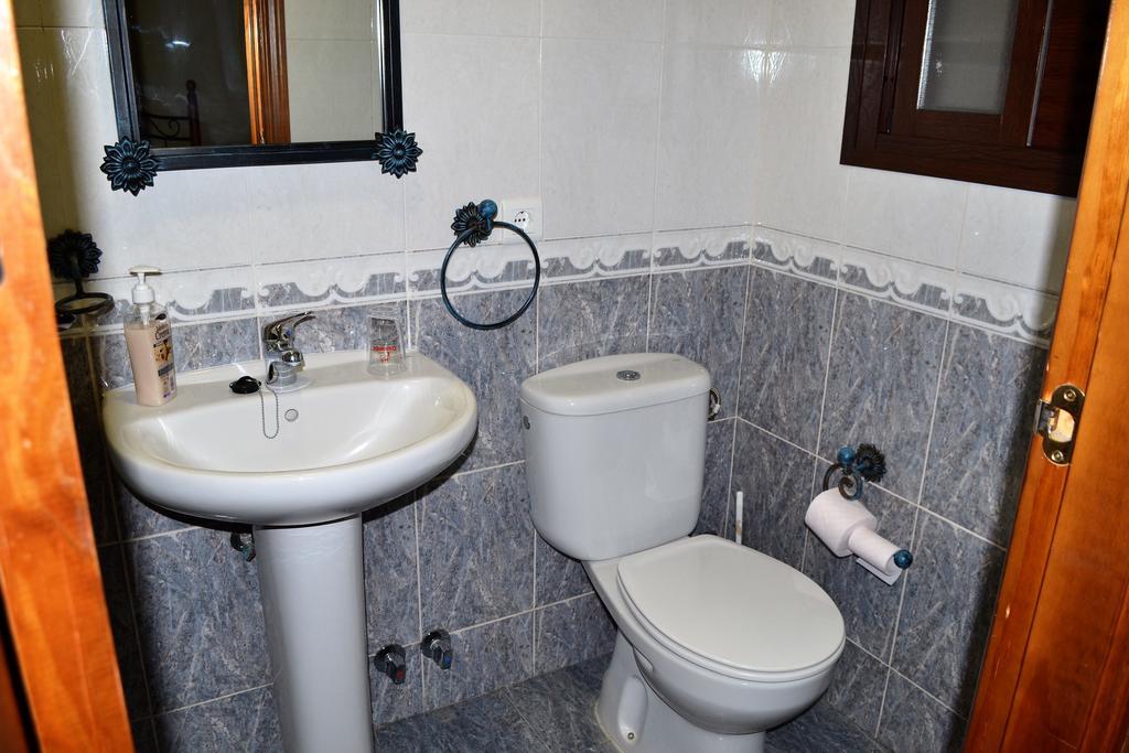 Hostal La Encina El Real de la Jara Екстер'єр фото