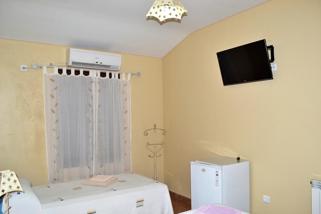 Hostal La Encina El Real de la Jara Екстер'єр фото